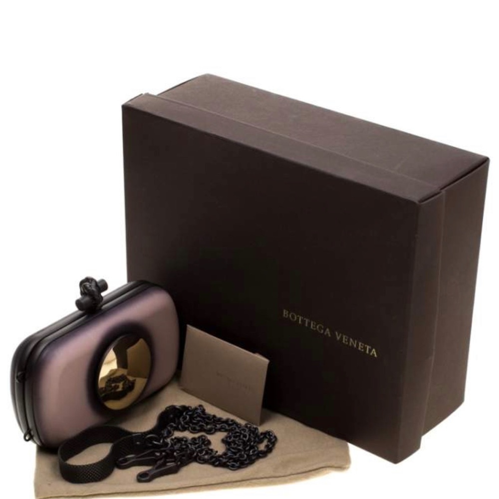 PreLoved Bottega Veneta Black/Light Beige Leather Sphere Palazzo Knot Clutch.